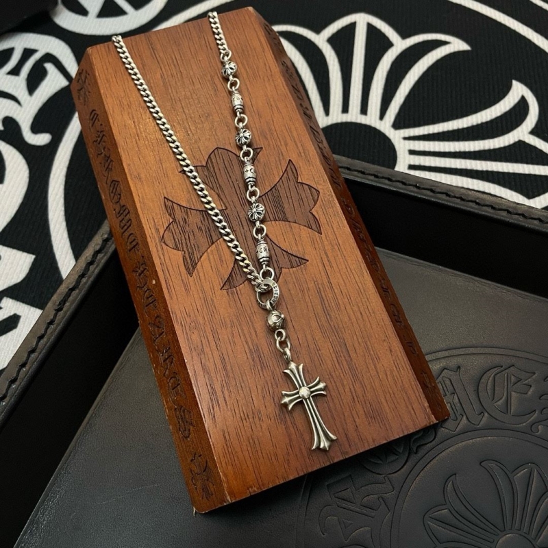 Ch*0me He**ts necklaces